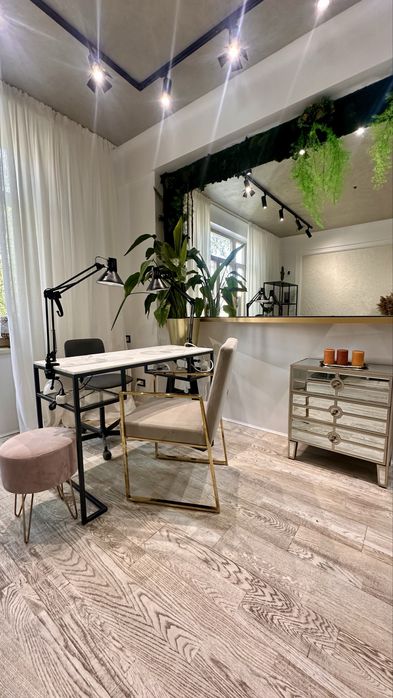 Inchiriere post manichiura