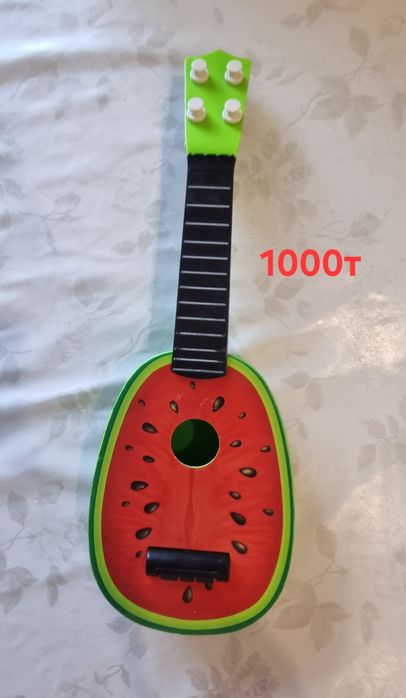 Продам  2 гитары детские и наборы машинок