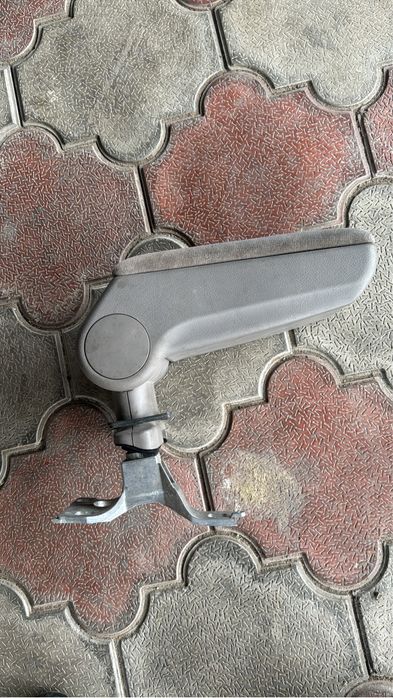 Ауди а4 подлокотник