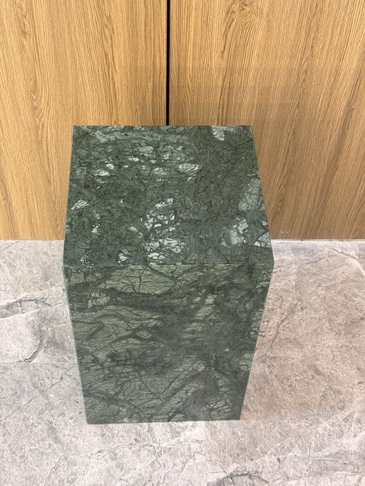 Столы из натурального мрамора
