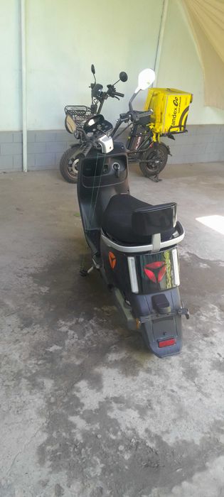 Yadea E8S Elektro skuter sotiladi