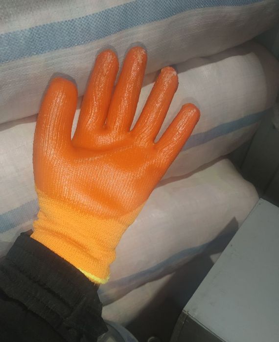 Qalin rezina qo‘lqoplar – «Плотные резиновые перчатки»