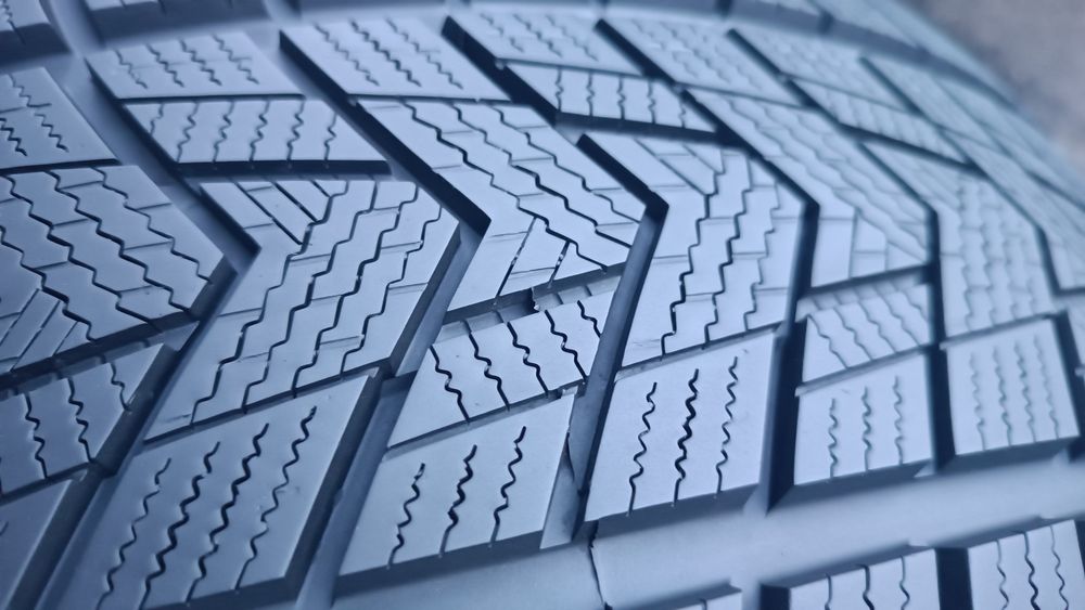 245/35/20 Rotalla Дот 3523