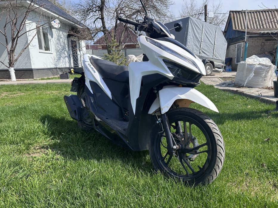 Скутер Click, на номерах