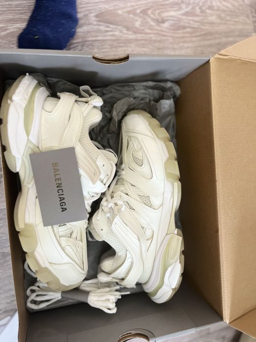 Продам крассовки  balenciaga