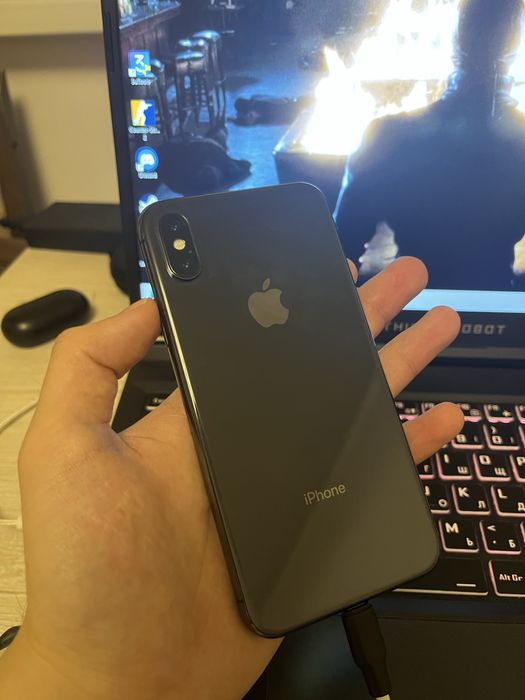 Продам Iphone X на 64