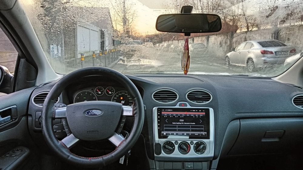 Ford focus 1.6i an 2006  PREȚ 1350E