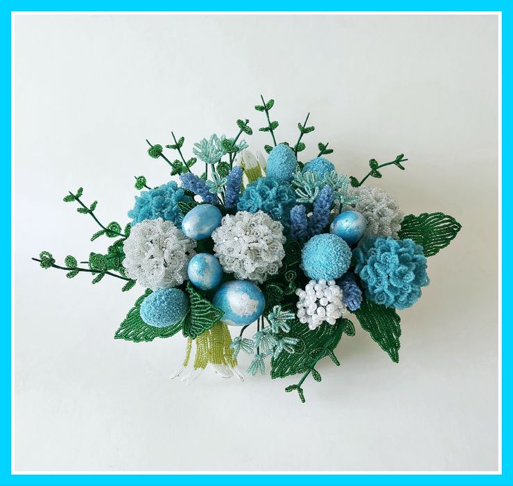 Цветочная композиция из бисера