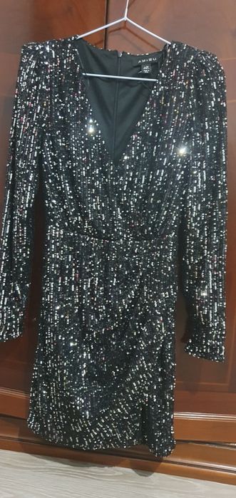 Платье с пайетками р.40-42