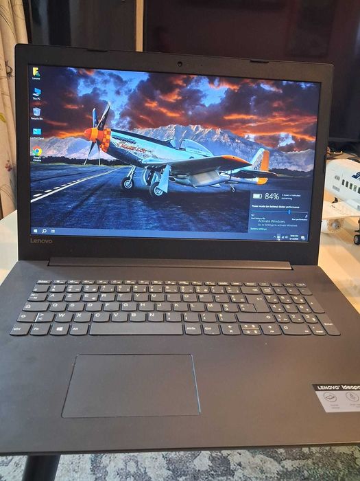 Laptop Lenovo i3  /17.3"