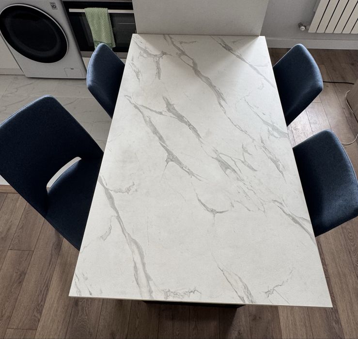 Стол со стульями