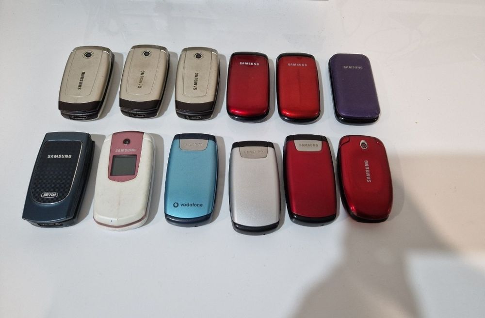 Telefon Samsung cu clapeta