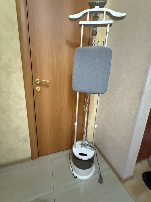 Отпариватель для одежды вертикальный