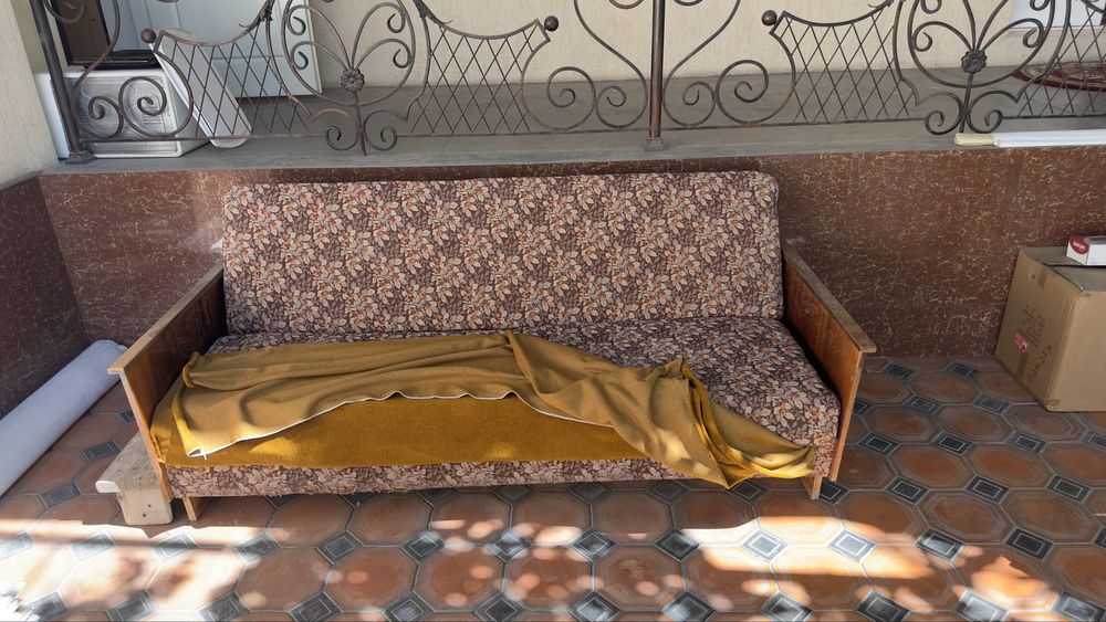 Диван старый б/у