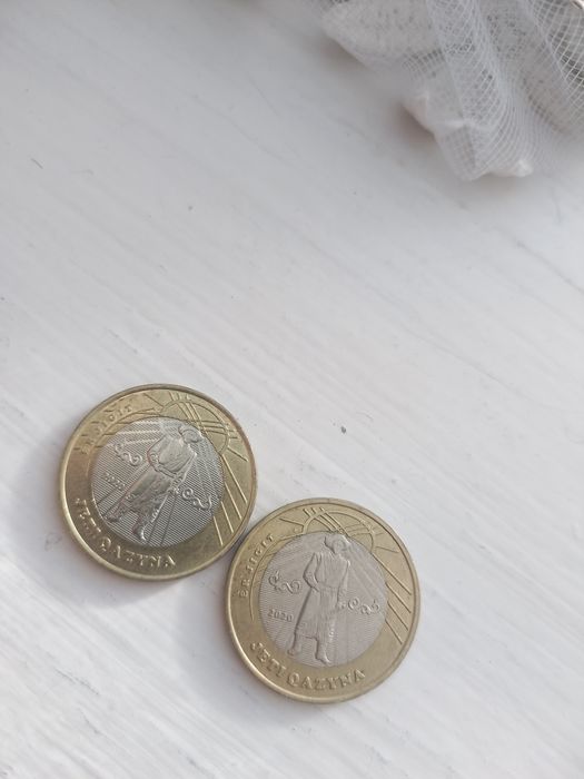 Продам коллекционную монету 100 тг