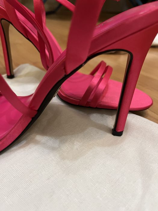 Нови! ZARA сатенени високи сандали