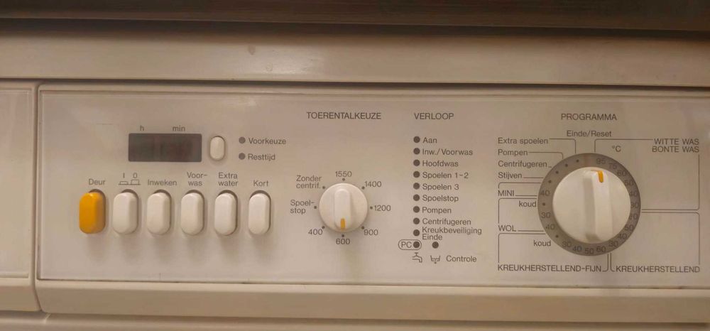 Продавам пералня  Miele Novotronic W905