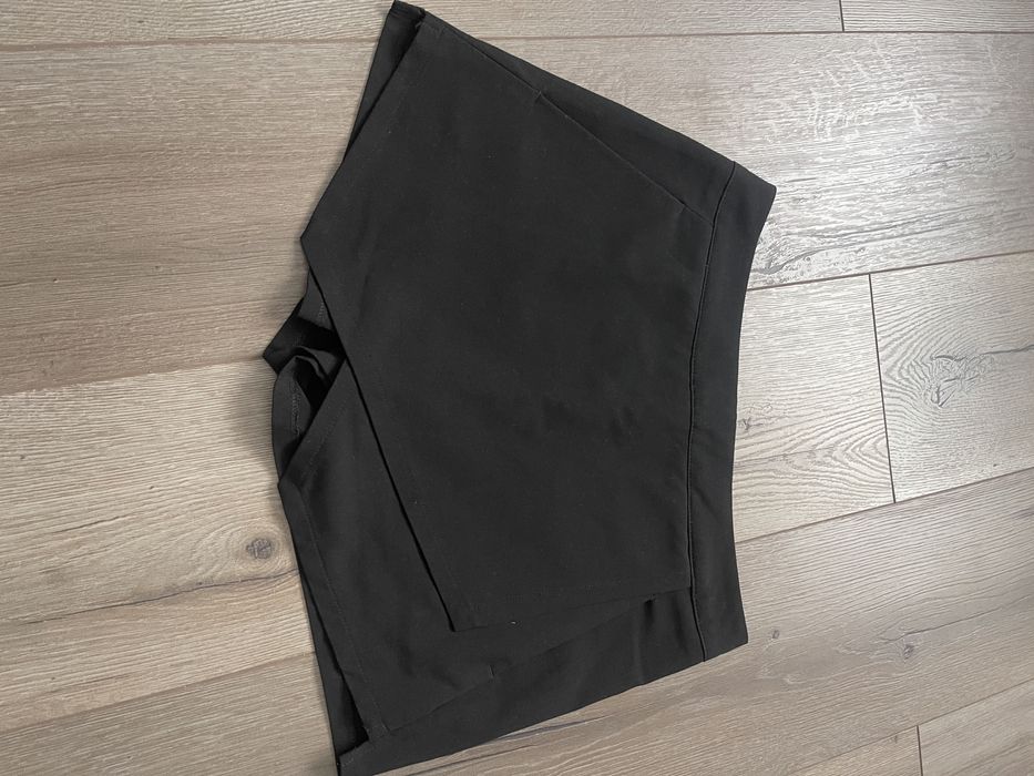 Fusta-pantaloni Stradivarius, marime S, stare excelenta.