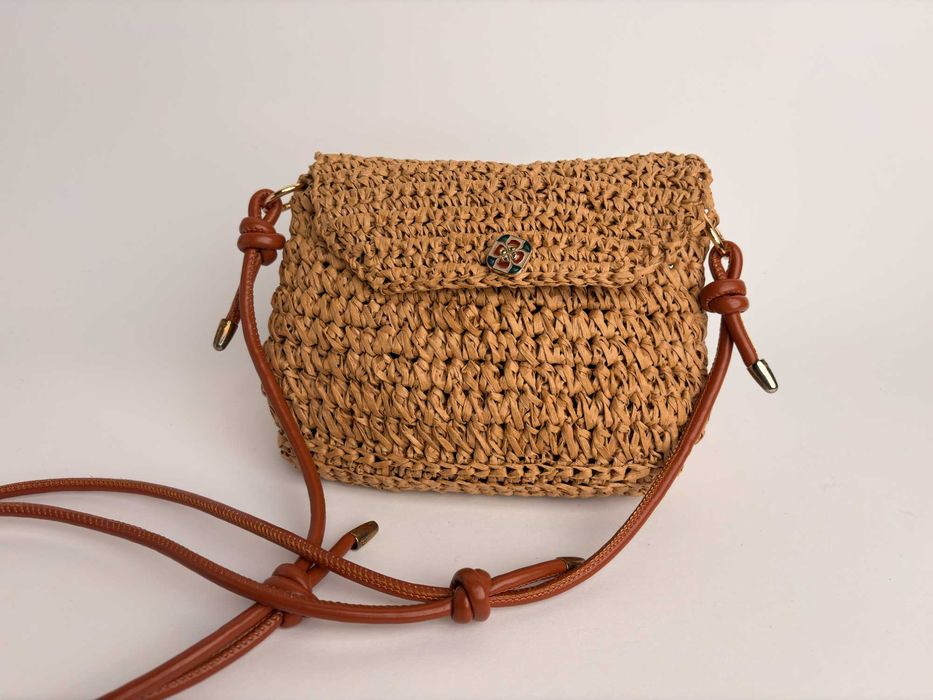 Чанта ръчна изработка от рафия с еко кожена презрамка