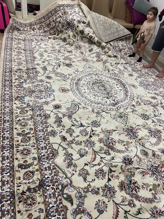 Ковер новый с размером 5/3