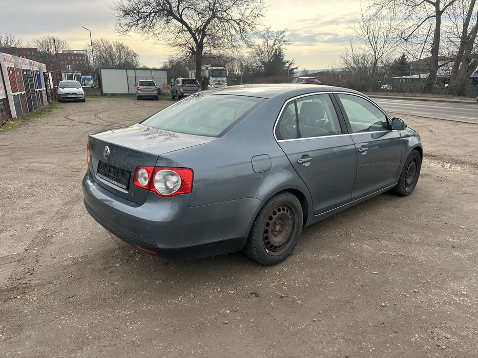 VW Jetta 1.6fsi - НА ЧАСТИ