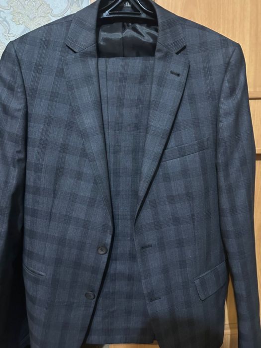 Продам мужские костюмы тройка