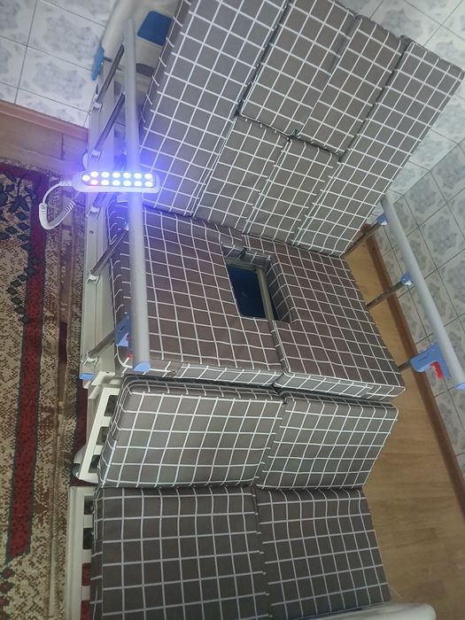 Se vinde pat medical electric rabatabil cu telecomandă +saltea antiescare.Stare:  FOARTE BUNĂ