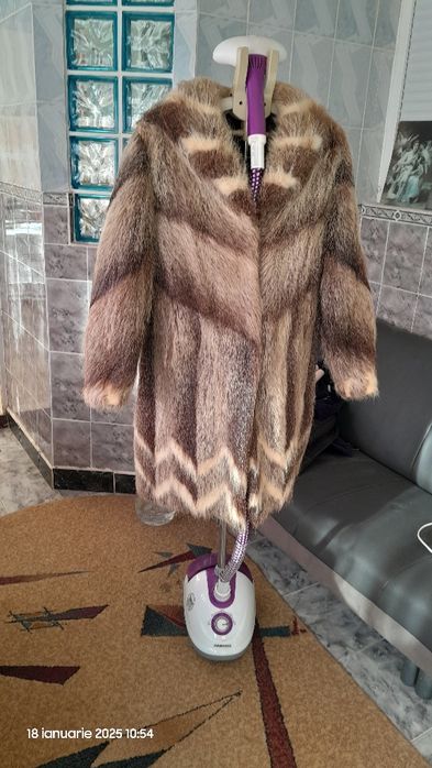 Vind haină piele naturală 100/100 nurcă.