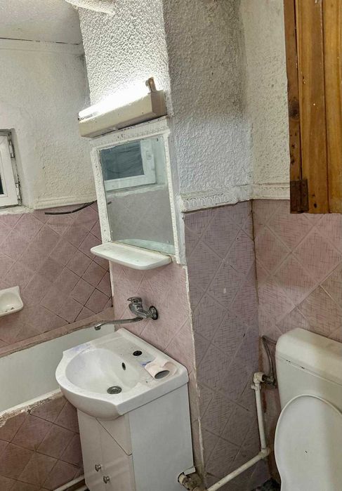 Apartament 3 camere semidecomandat