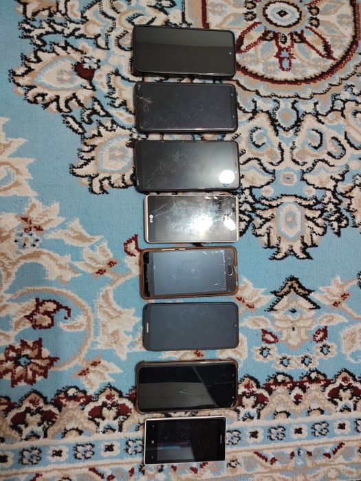 Телефоны из разных моделей