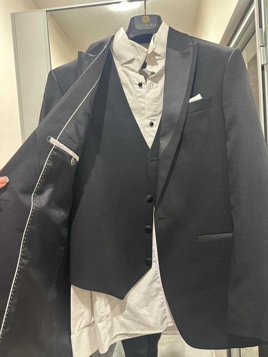 Мъжки официални костюми