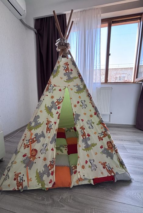 Cort teepee cu salteluta
