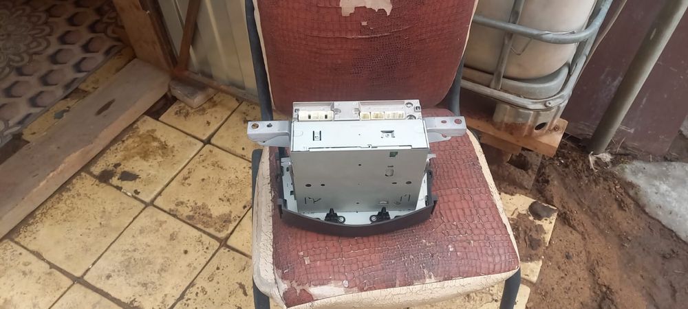 Продается родная магнитола рав 4