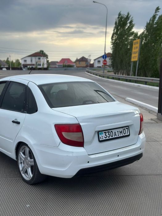 Продам машину Гранта 2020