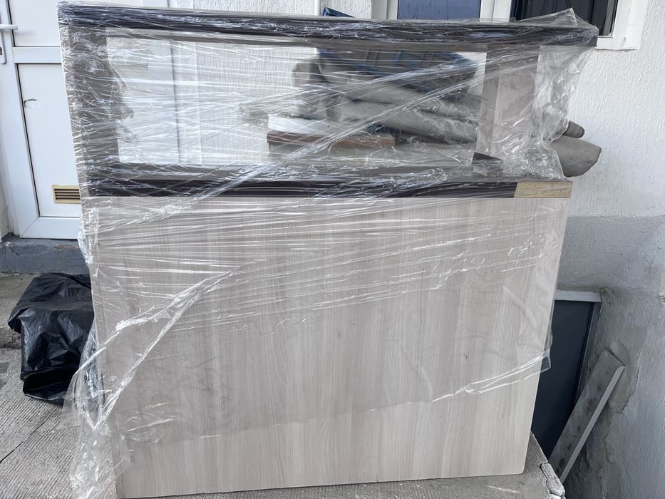 Corp mobilier cu rafturi