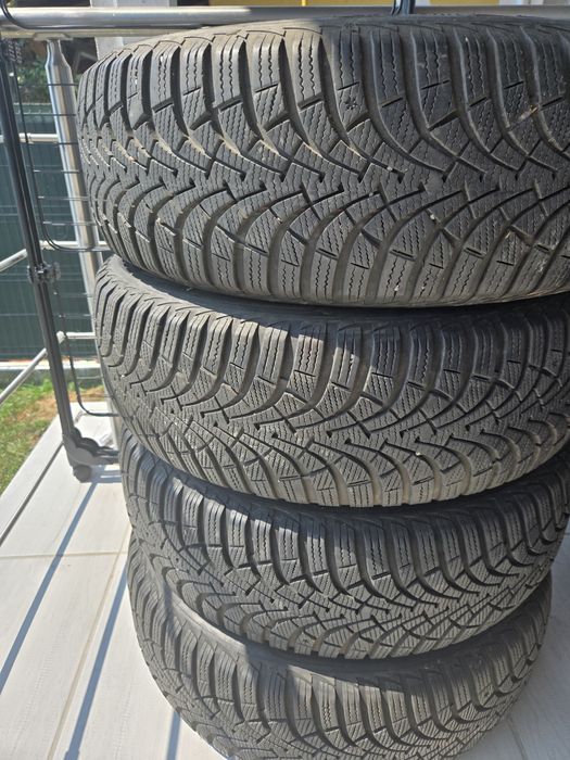 Vand 4 anvelope Good Year M+S 205/60R16 CA NOI