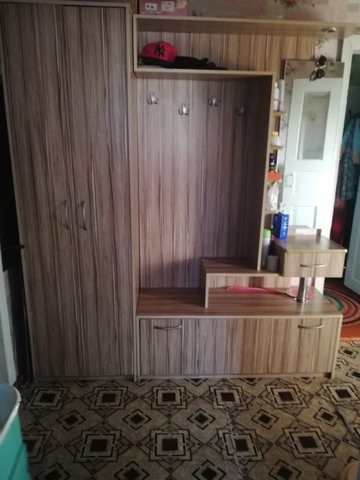 Прихожая с шкафом