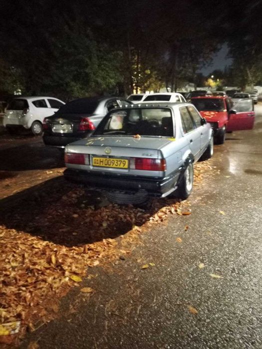 Срочно продаётся своя БМВ е30 седан