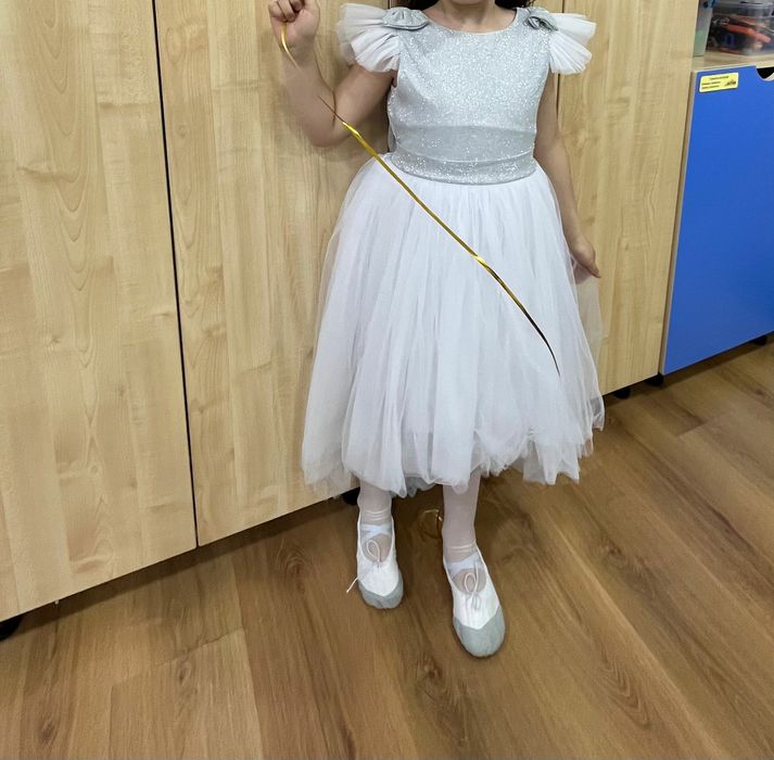 Платье 5-7 лет розовое,белое