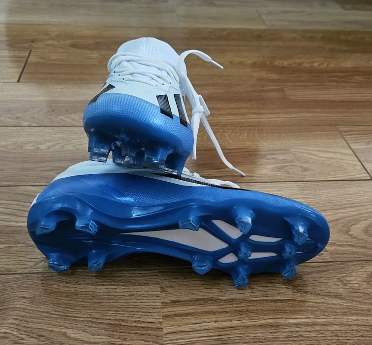 Adidași de fotbal cu crampoane si fara, trei perechi marimea 37, 38 (24,5cm)