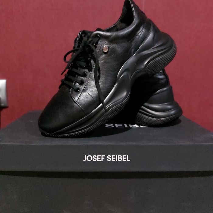 Черни  маратонки от телешка кожа с кристал