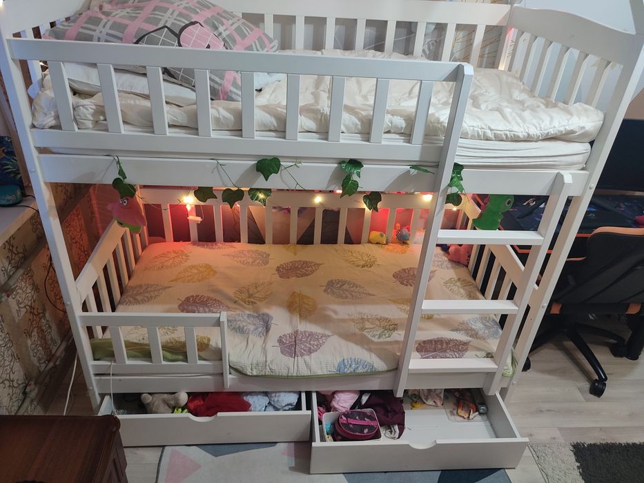 Детская кровать двухъярусная.