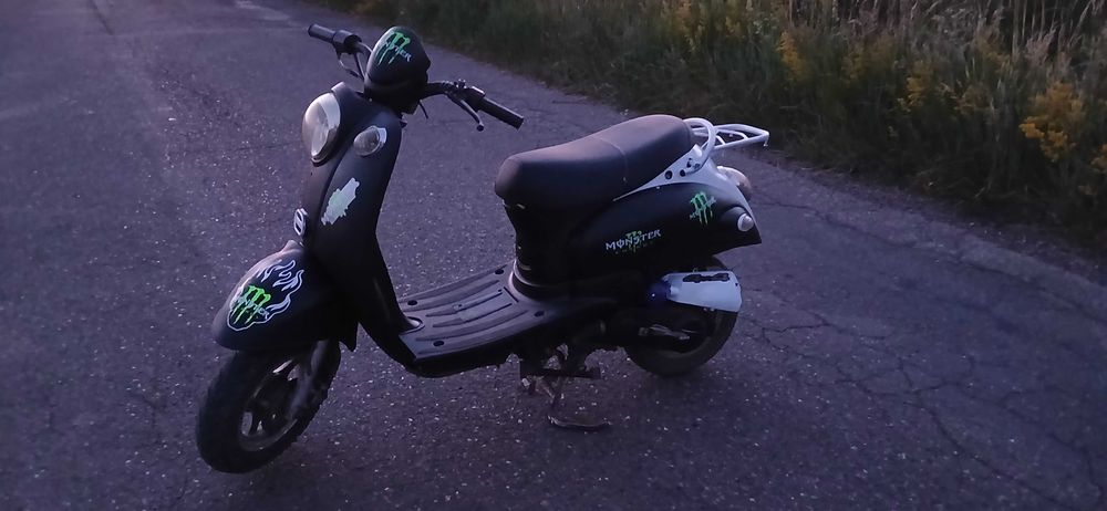 Scuter.    49 cc  4t