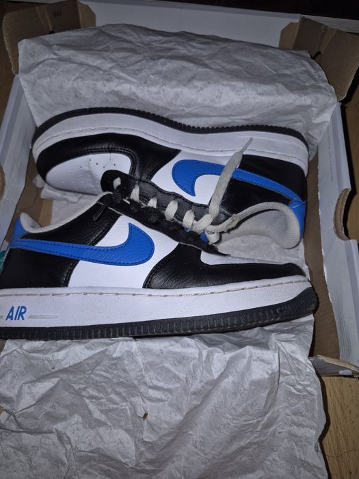 Vând AFI albi cu negru și albastru la cel mai bun pret‼️