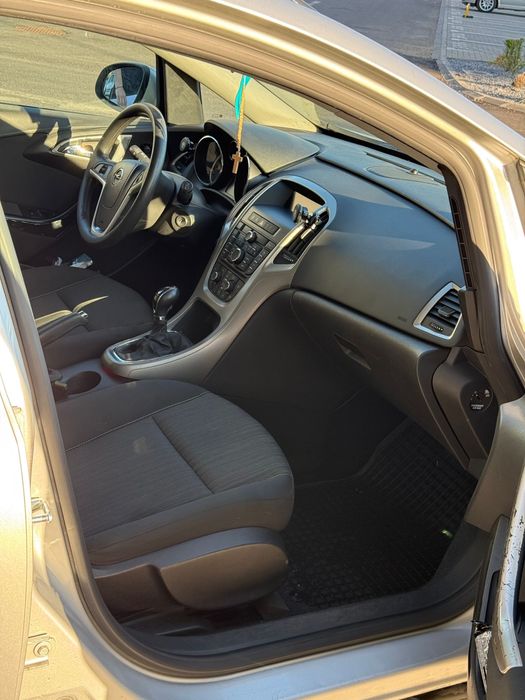 Opel astra J 1.7 CDTI 2012