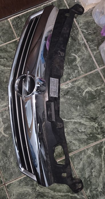 Grila capota  opel astra h 2008