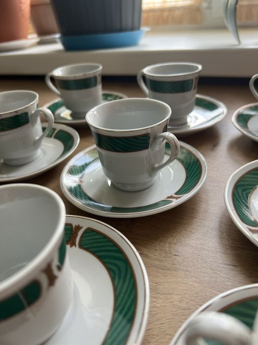 Чашки с блюдцами