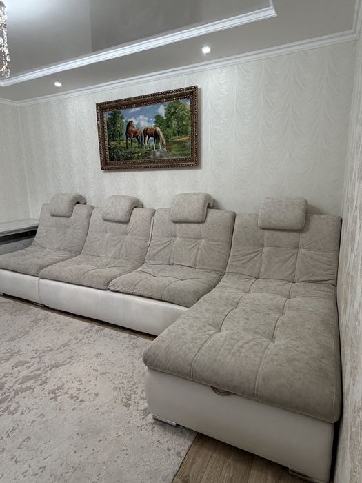 Продаю диван для гостиной угловой