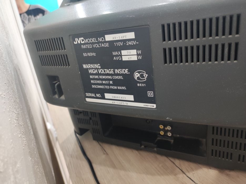 Продавам малък телевизор