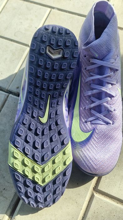 Продам сороконожки /бутсы/ Nike